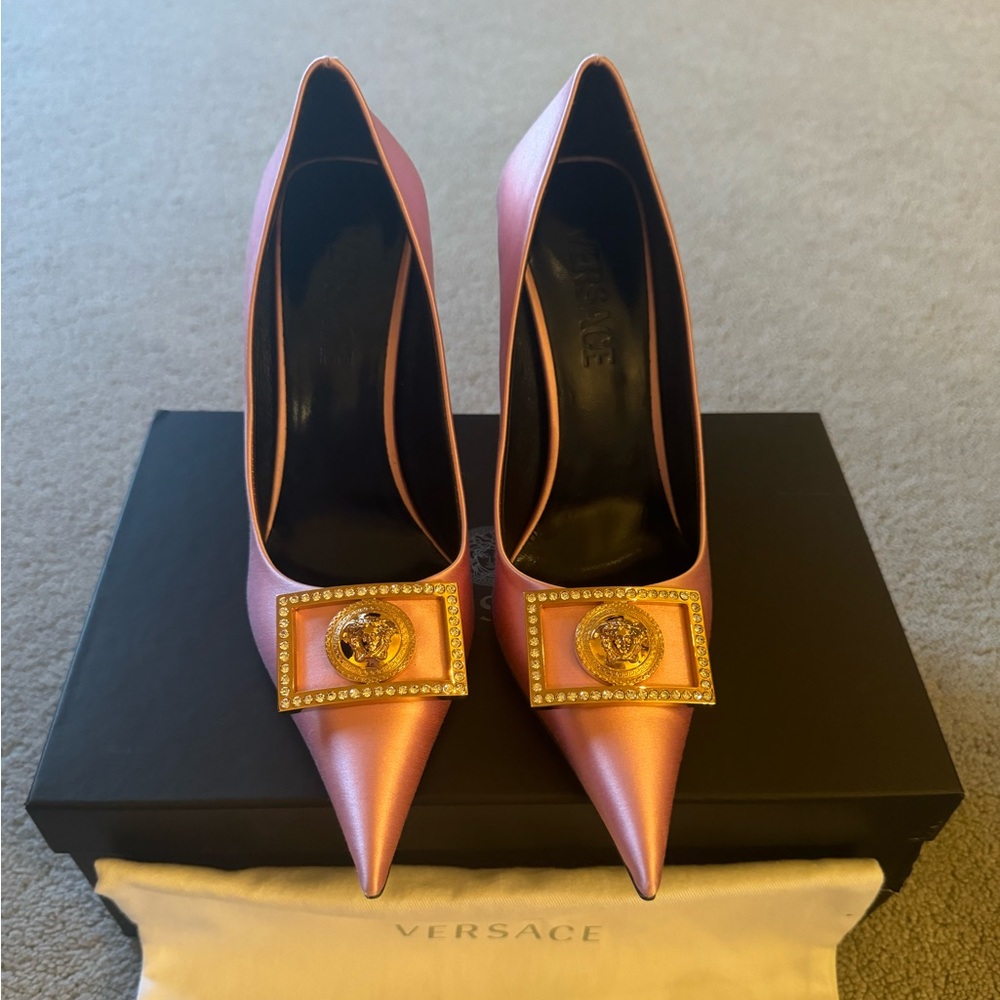 VERSACE - BRAND NEW PINK PUMPS IN SIZE 35 WITH BOX (100% AUTHENTIC) - NO REFUND